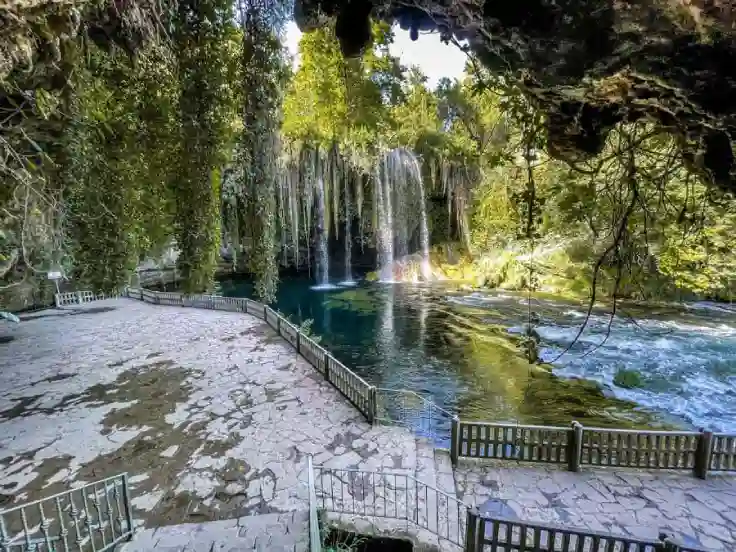 چه کسی باید تور آنتالیا زمستان 1404 را انتخاب کند؟